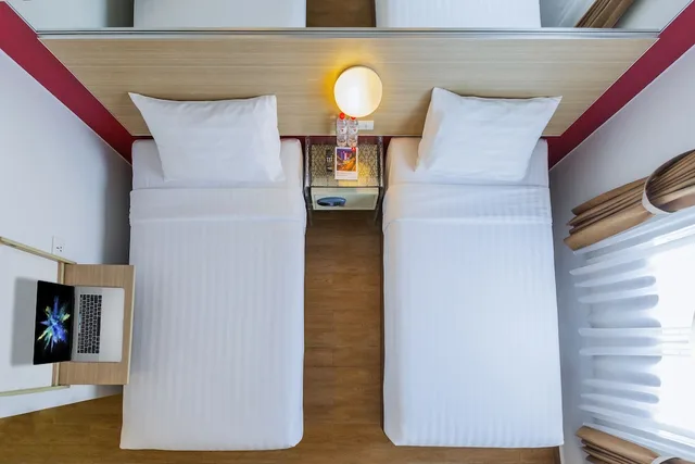 غرفة بسريرين منفصلين، Monoloog Hotel Makassar (Formerly Red Planet Makassar) 2/3