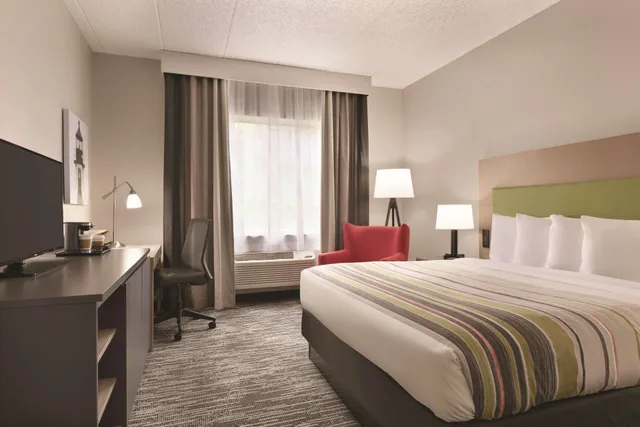 غرفة بسرير كينج لذوي الإعاقة، Country Inn and Suites by Radisson, Port Clinton, OH 1/1