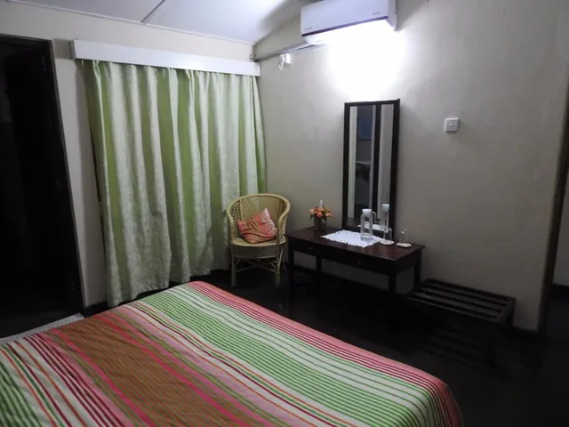 غرفة بسرير مزدوج بحمام خاص، Hanthana Breeze Home Stay 3/5