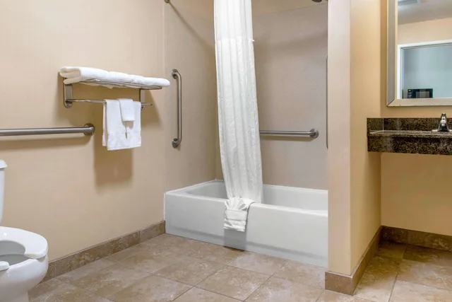 غرفة بسريرين كوين لذوي الإعاقة، Comfort Inn & Suites Porter near Indiana Dunes 5/5