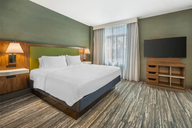 استوديو بسرير كينج مع أريكة لذوي الإعاقة، Hampton Inn and Suites Coeur D Alene 2/3