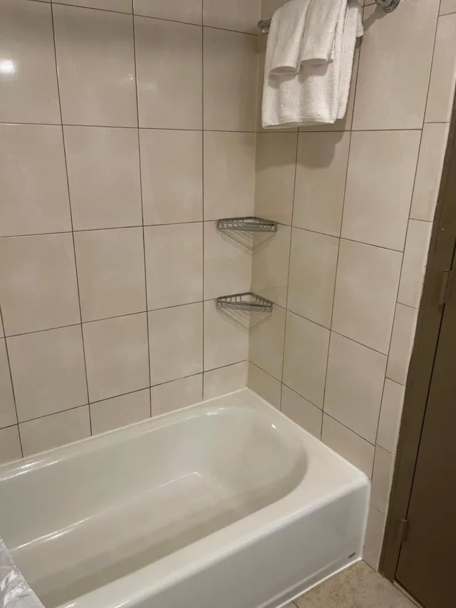 Room, 2 Queen Beds, The Hotel Ml 5/6