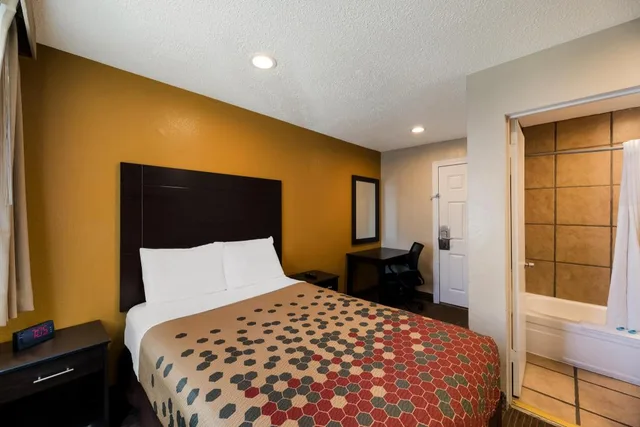 غرفة بسرير مزدوج للمدخنين، Rodeway Inn Downtown 2/7