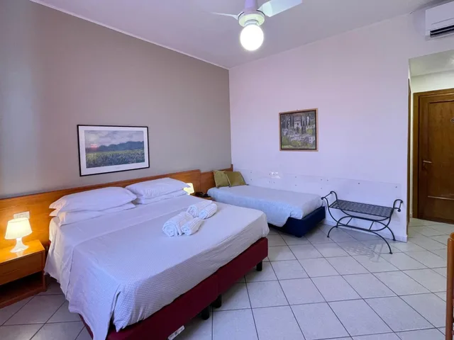 غرفة بسرير كينج، HOTEL LEOPOLDA 1/10