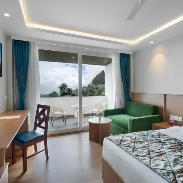 غرفة تنفيذية بسرير كينج بشرفة بإطلالة مع أريكة، Summit Norling Resort Spa 3/5