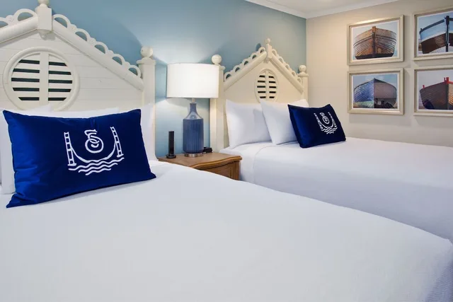 Summer, Deluxe, 2 Queen Beds, The Inn At Stonecliffe 2/2