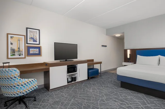 جناح استوديو بسرير كينج مع أريكة، Hampton Inn Baltimore Bayview Campus 7/9