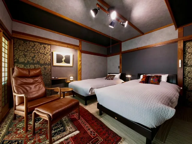 غرفة يابانية بسريرين منفصلين بأرضية تاتامي، Okamotoya Ryokan 1/1