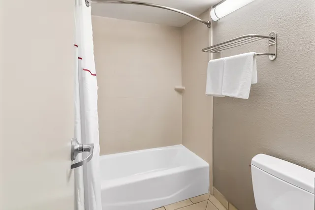 غرفة قياسية بسرير كوين، Red Carpet Inn Washington DC 6/7