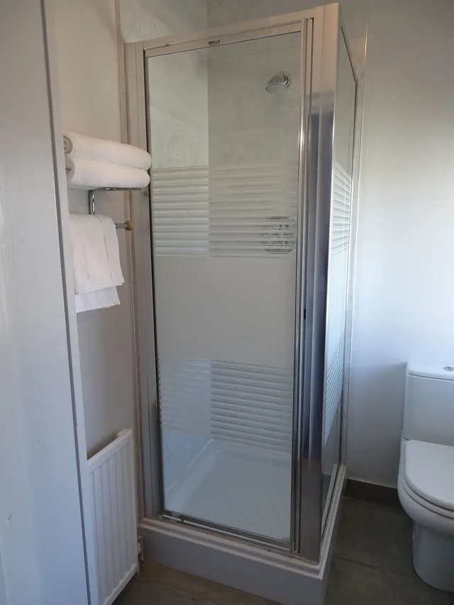 Room, Double Bed, Small, The Beeches Hotel And Leisure Club 2/3