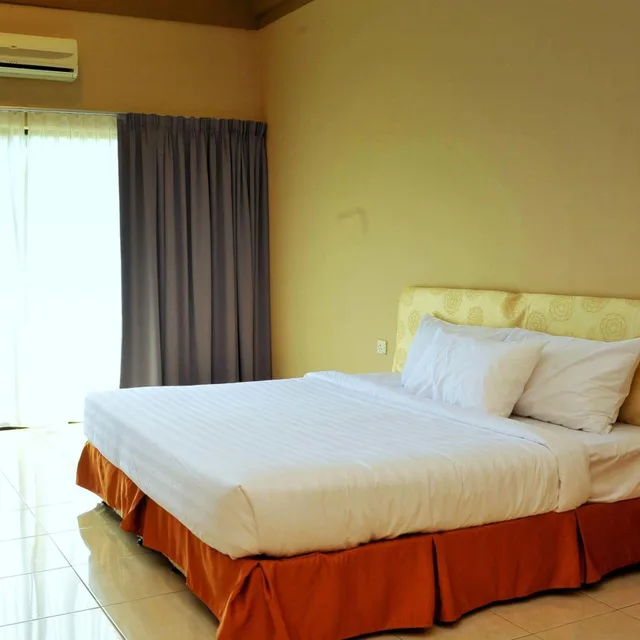Deluxe, King Bed, City Times Hotel 1/2