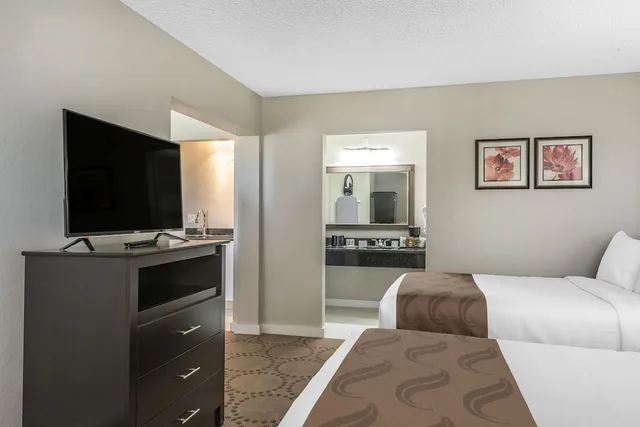 2 Rooms, Suite, 2 Double Beds, Sofa, Quality Inn & Suites Kissimmee near Main Gate 7/10