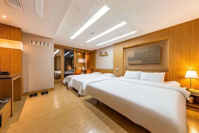 غرفة غراند بسرير مزدوج، Friendly Dh Naissance Hotel By Mindrum Group 5/8