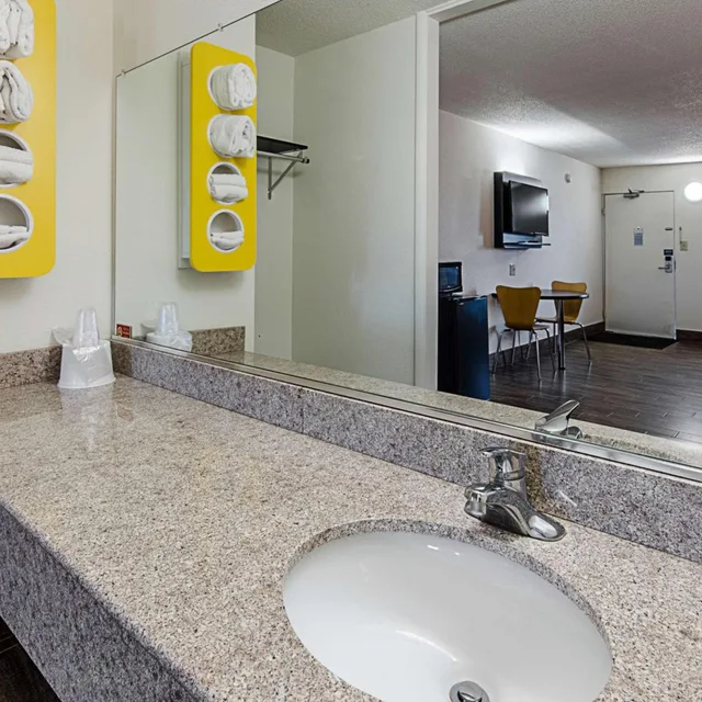 غرفة رباعية بسرير مزدوج، Motel6 Staunton, VA 10/10