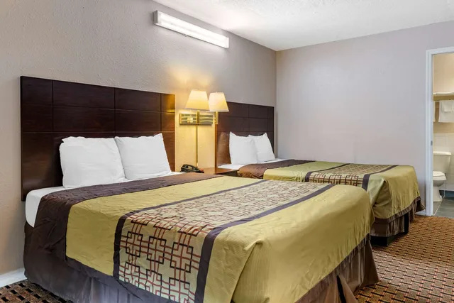 غرفة بسريرين مزدوجين لذوي الإعاقة، Rodeway Inn New Port Richey 1/1