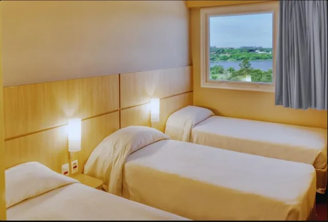 غرفة ثلاثية بثلاثة أسرّة، Hus Hotel Dourados 1/2