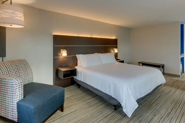 غرفة بسرير كينج، Holiday Inn Express & Suites Corbin, an IHG Hotel 4/6