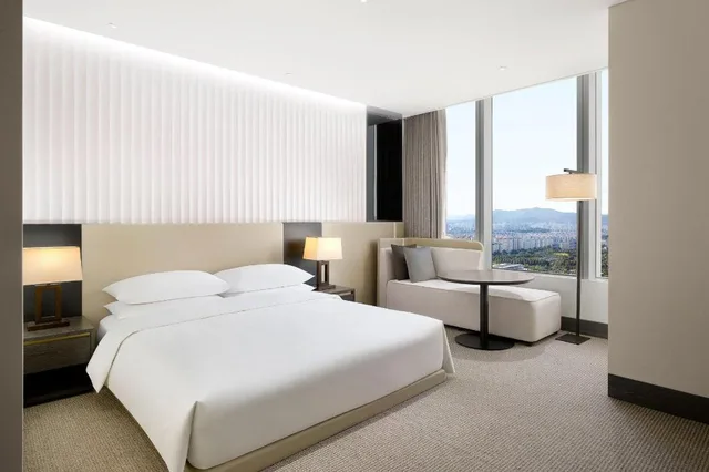 غرفة بزنس ديلوكس بسرير كينج لذوي الإعاقة، Hotel Onoma Daejeon, Autograph Collection 1/3