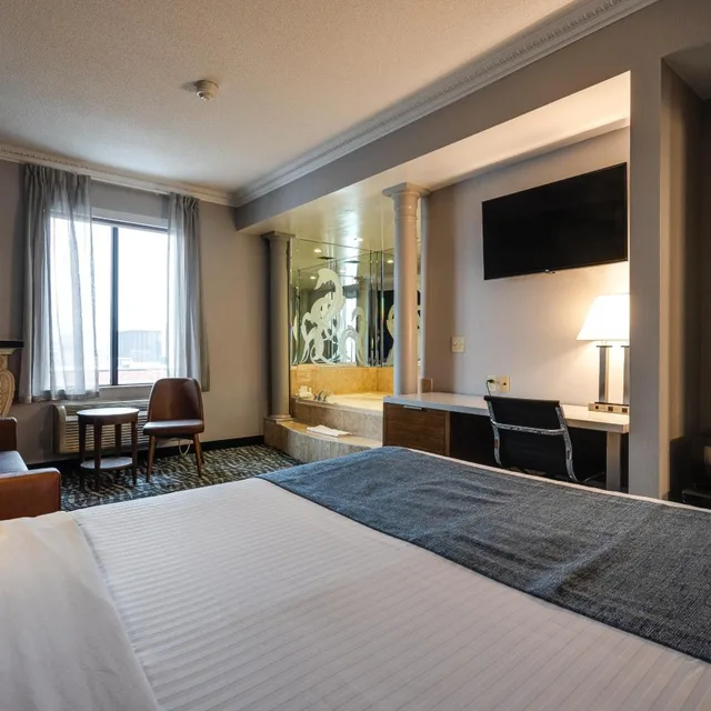 جناح ديلوكس بسرير كوين مع أريكة، Monte Carlo Inn Toronto West Suites 4/10