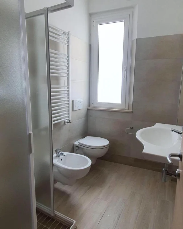 غرفة ثلاثية، Hotel Arno 4/5