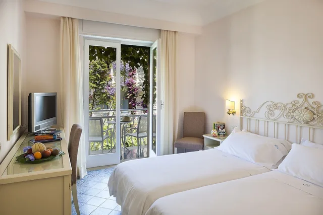 غرفة كلاسيكية بسريرين منفصلين، Hotel Continental Ischia 3/10