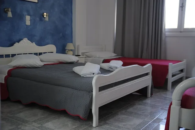 غرفة قياسية ثلاثية بسرير مزدوج وسرير فردي، VILLA MICHALIS 1/3