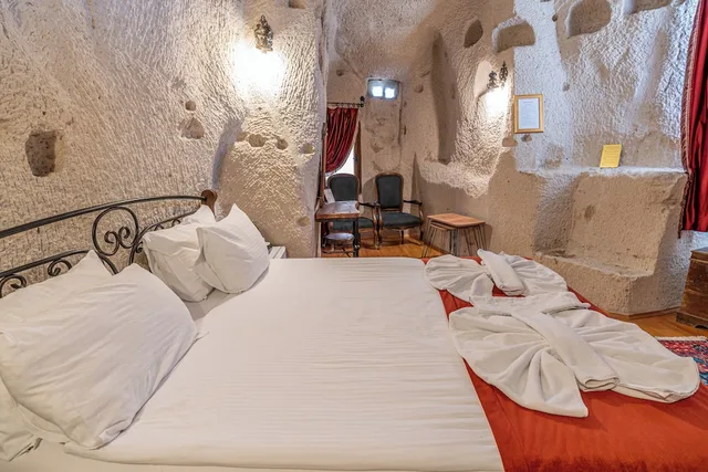 غرفة تقليدية بسرير كوين، Dervish Cave House 1/10