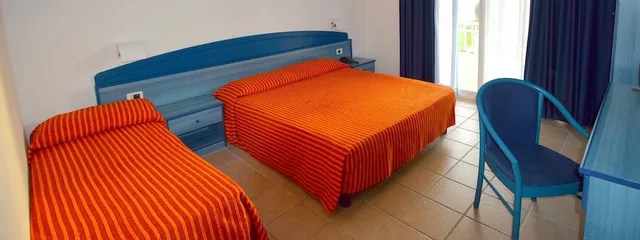 غرفة ثلاثية بسرير كوين وسرير فردي، NICOTERA BEACH VILLAGE 3/9