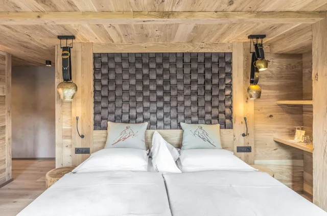 جناح جونيور، Hotel Fanes 2/6