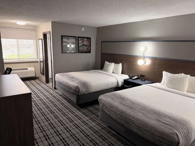 Room, 2 Queen Beds, Pool Side، AmericInn by Wyndham Appleton Downtown 9/10