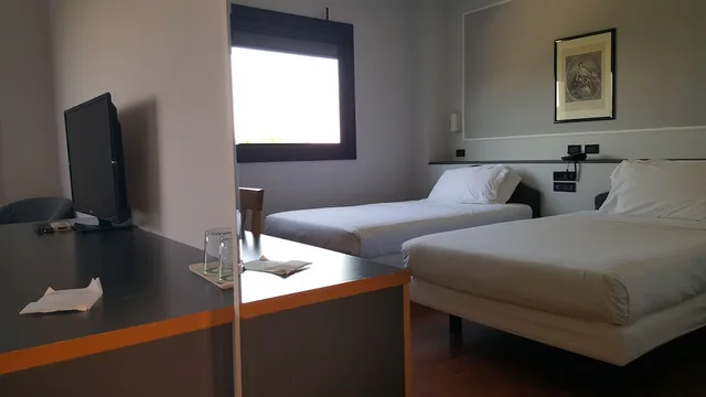 غرفة كومفورت بسريرين منفصلين بإطلالة على الفناء، Mamiani Hotel 10/10
