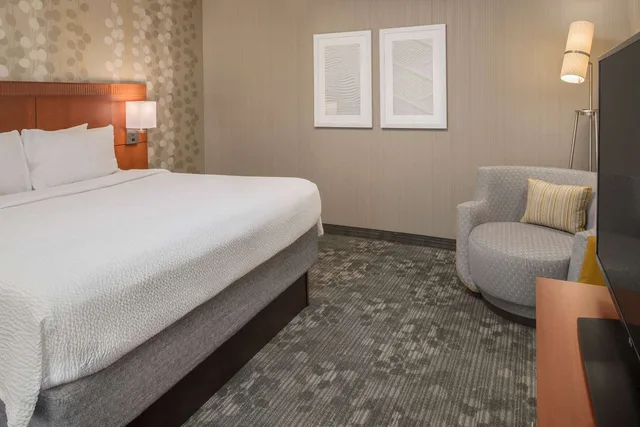 جناح بسرير كينج بغرفة نوم واحدة مع أريكة لذوي الإعاقة، Sonesta Select Seattle Bellevue Redmond 1/3