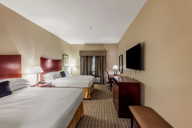 غرفة بسريرين كوين، Red Lion Inn Suites Mineral Wells 2/3