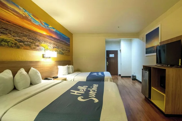 غرفة قياسية بسريرين كوين للمدخنين، Days Inn & Suites By Wyndham Houston North/Aldine 1/4