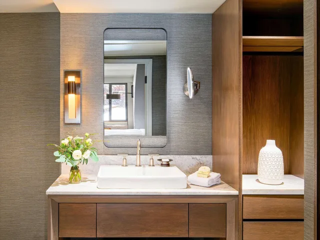 1 Bedroom, Exclusive, Fairmont Gold, Suite, King Bed, Lounge Access، Fairmont Tremblant 4/6