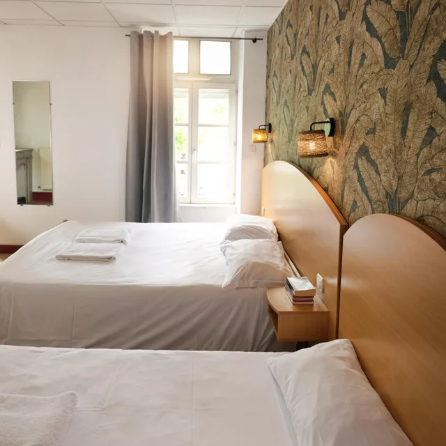 غرفة ثلاثية، HOTEL DE LYON 3/10