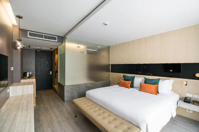 غرفة كلوب فاخرة بسرير مزدوج بإطلالة على المسبح بشرفة، Hotel Vista Pattaya 3/4