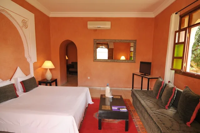 غرفة قياسية بسرير كوين، La Maison Des Oliviers Hotel 2/4