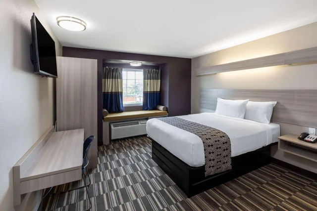 Studio, Suite, Queen Bed, Smoking, Accessible, Microtel Inn and Suites by Wyndham Bossier City 1/2
