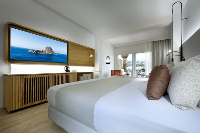 Superior, King Bed, Pool Side، GRAND PALLADIUM PALACE IBIZA RESORT 2/7