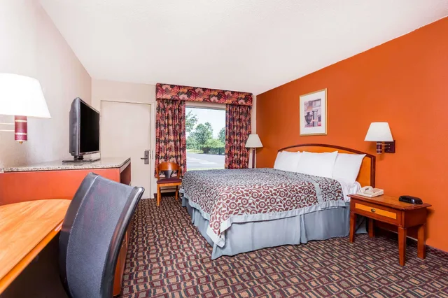 غرفة بسرير كينج لذوي الإعاقة، Days Inn by Wyndham Augusta Wheeler Road 4/10