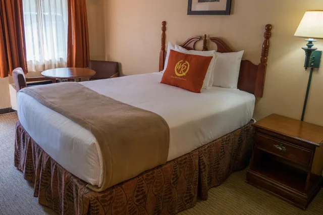 غرفة بسرير مزدوج، Wild Bear Inn 1/2