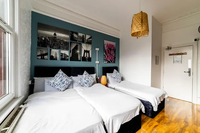غرفة ثلاثية، Book a Bed Hostels (ex. Venture Hostel) 2/3