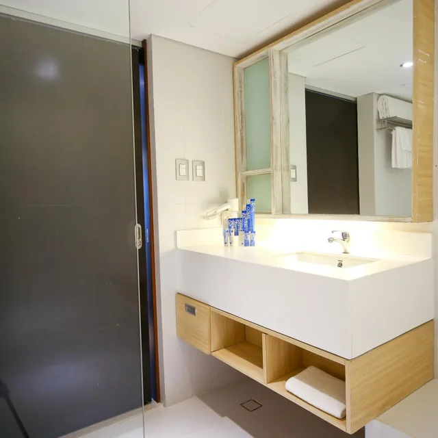 Cityscape, Queen Bed، TRYP by Wyndham Mall of Asia Manila 3/4