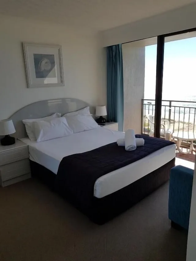 2 Bedrooms, Deluxe, Apartment, Queen and Twin Beds, Beach Front، ROYAL PALM RESORT 2/10