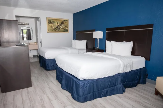 Two Queens، Motel6 Altamonte Springs, FL 5/8
