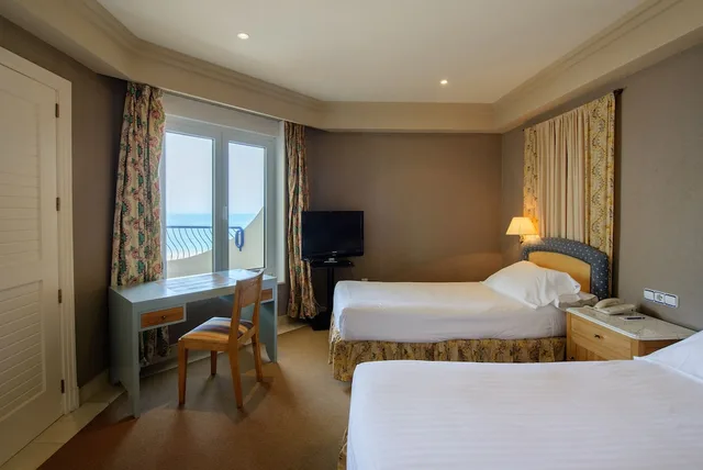 Room, Twin Beds, Sea View, Playa Victoria 1/8