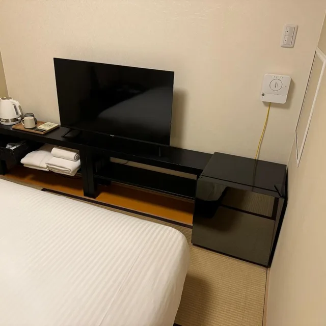 Small Double, Hotel It's On 6/10