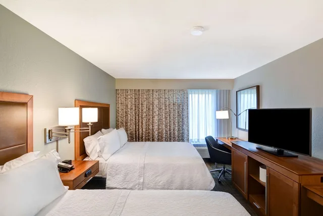 غرفة قياسية بسريرين كوين، Hampton Inn Milford, CT 3/6