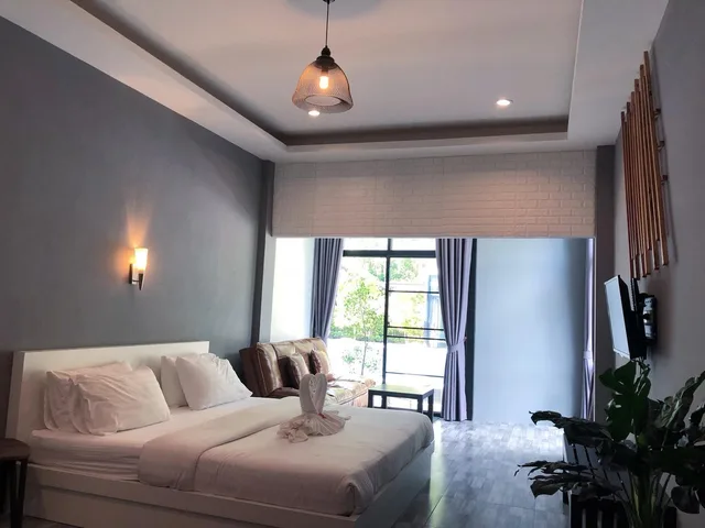 غرفة ديلوكس بسرير كينج بإطلالة على المسبح، Baansuan Leelawadee Resort Nan 1/1